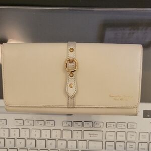Samantha Thavasa Cream Leather Wallet